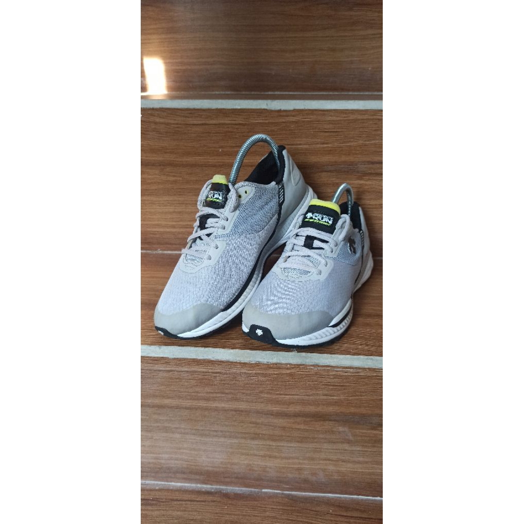 Sepatu DESCENTE size 39