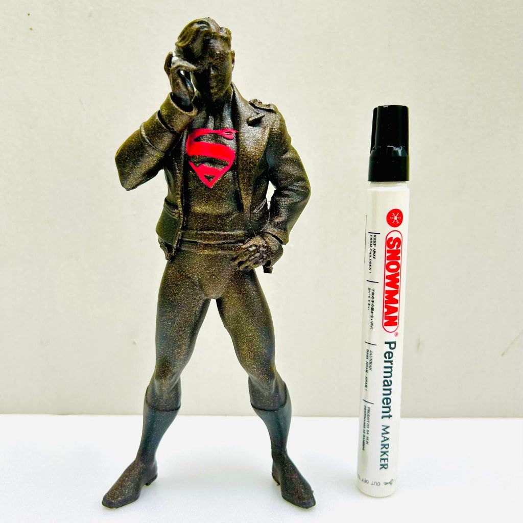 mainan action figure Kon-El Superboy action figure.  action figure black tinggi sekitar 7 inch full 
