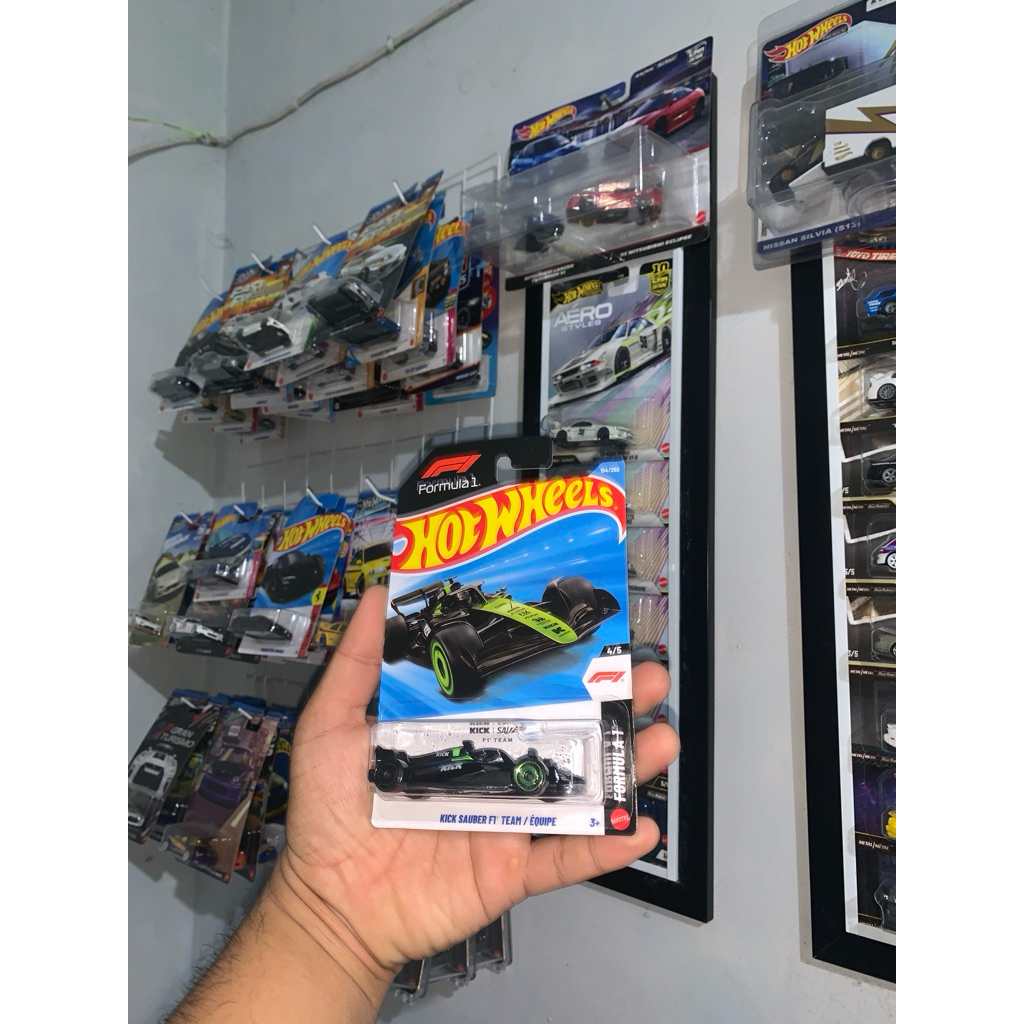 HOTWHEELS KICK SAUBER F1 TEAM