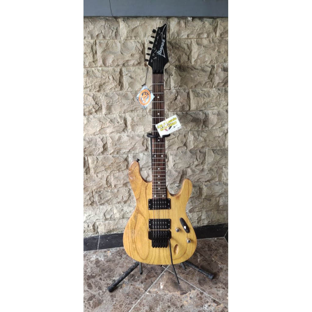 gitar Ibanez s series natural up down