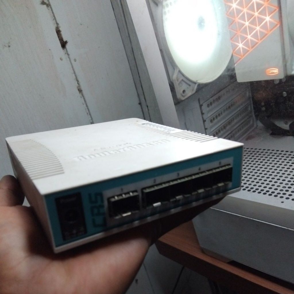 MikroTik CRS106-1C-5S Smart 5x SFP Cages 1x Combo Port 400MHz CPU 128MB RAM RouterOS second