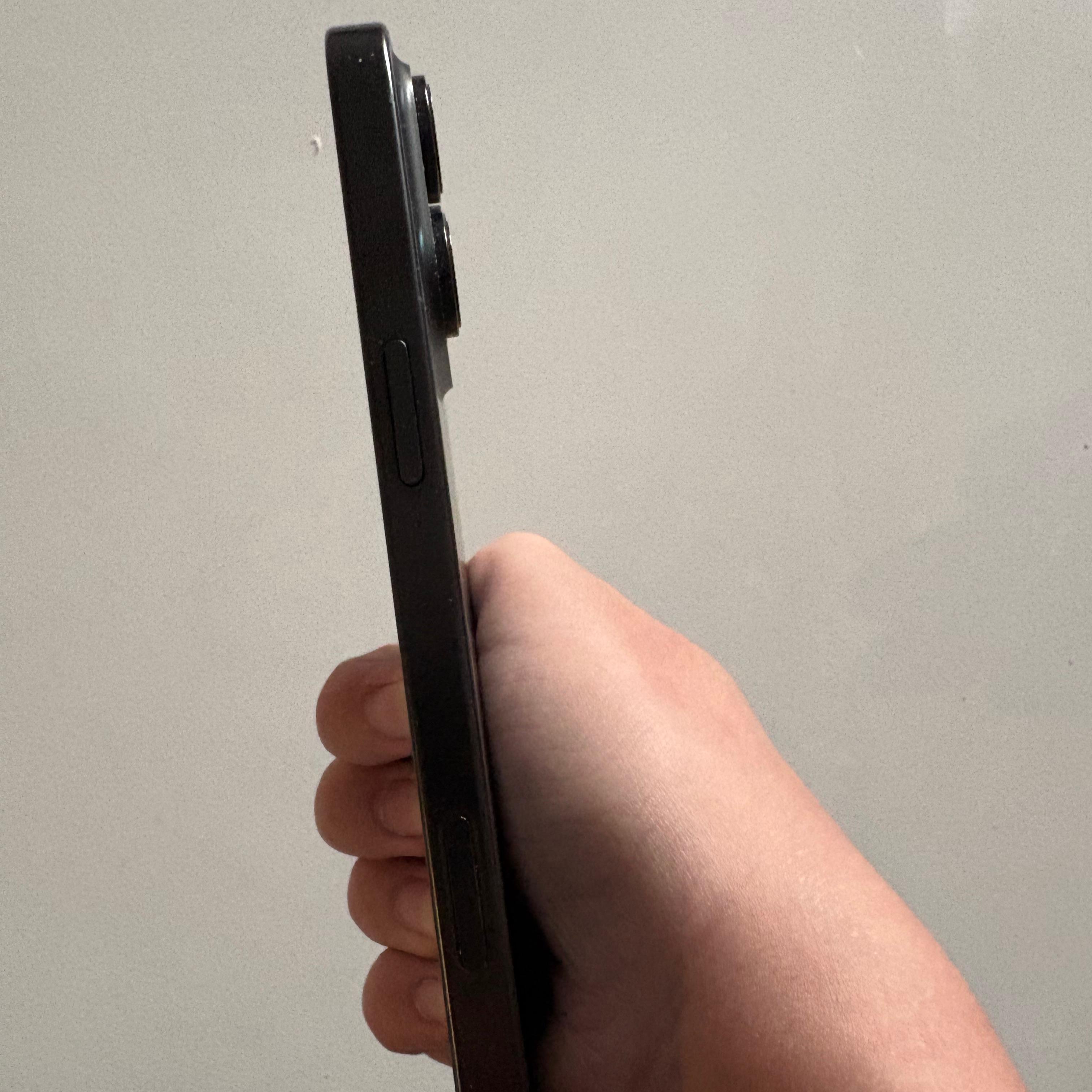 Iphone 16 Pro Max 256 Gb MATOT Second Ex Ibox Original Warna Hitam