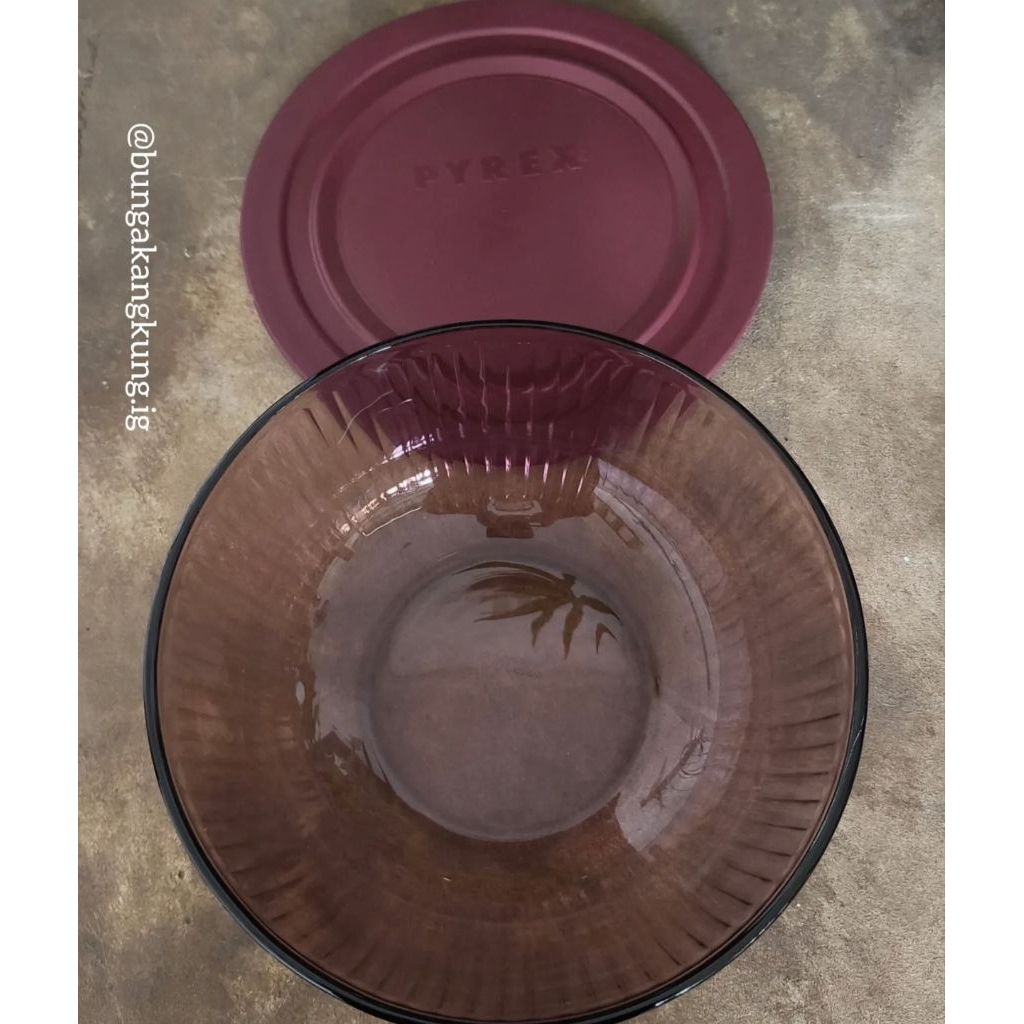 Casserole with lid pyrex USA