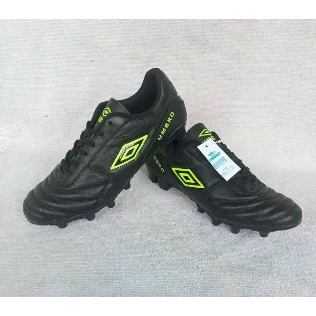 sepatu bola umbro