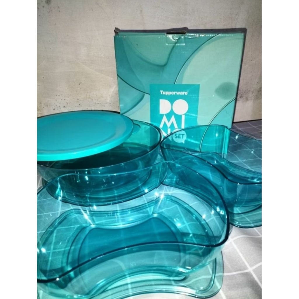 Tupperware Domino Set