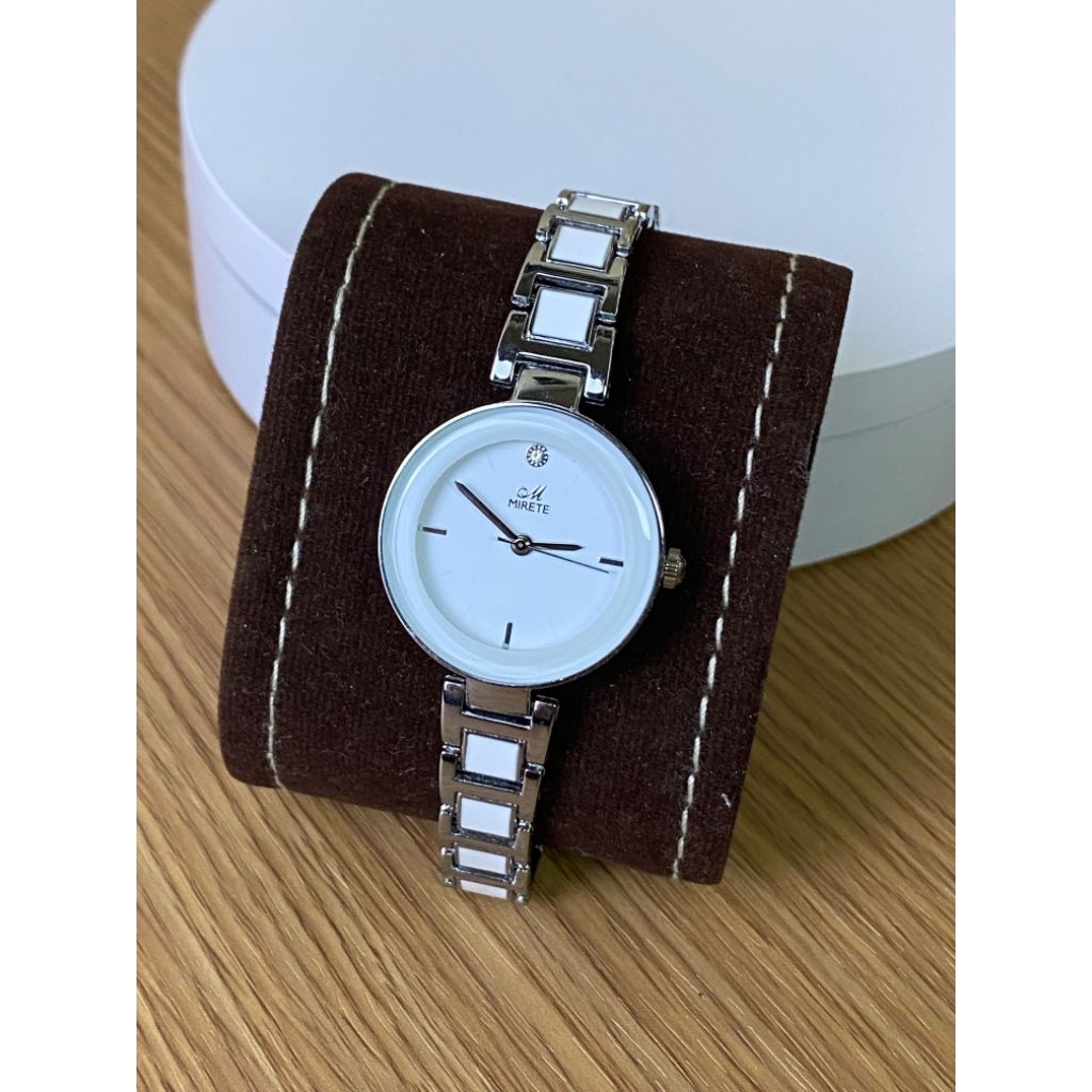 Jam Tangan Wanita Mirete Minimalis Silver Putih Tali Logam Desain Elegan