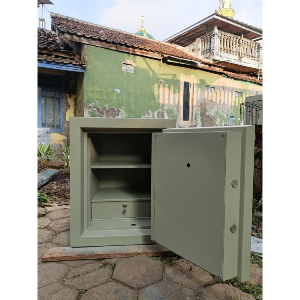 Brankas Solingen Bernstein Size 2