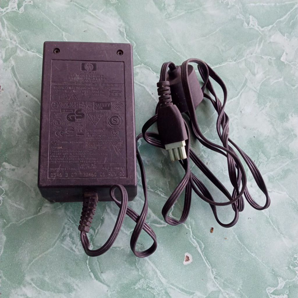 adaptor 32v dan 15v hp