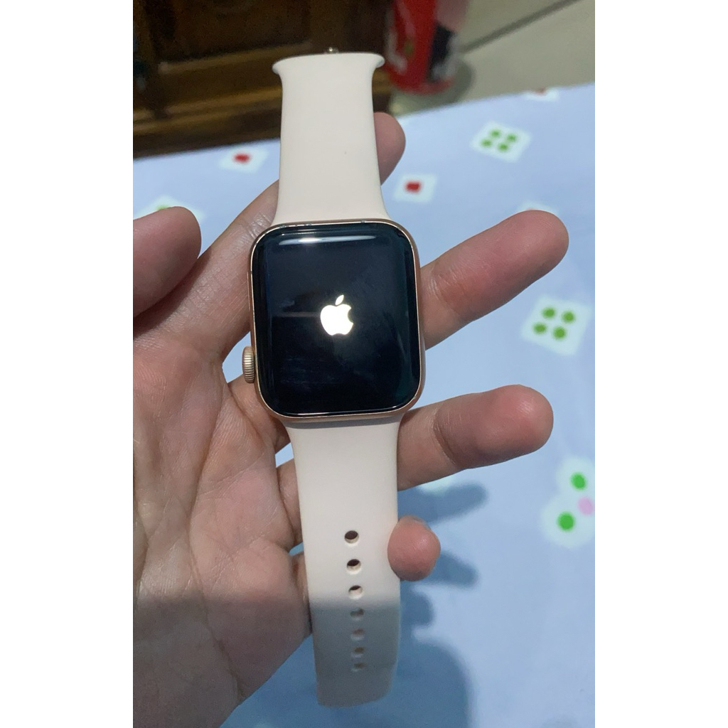 Apple Watch Series 4 40 mm Second 100% Original - Fullset, 85% mulus, kelengkapan original