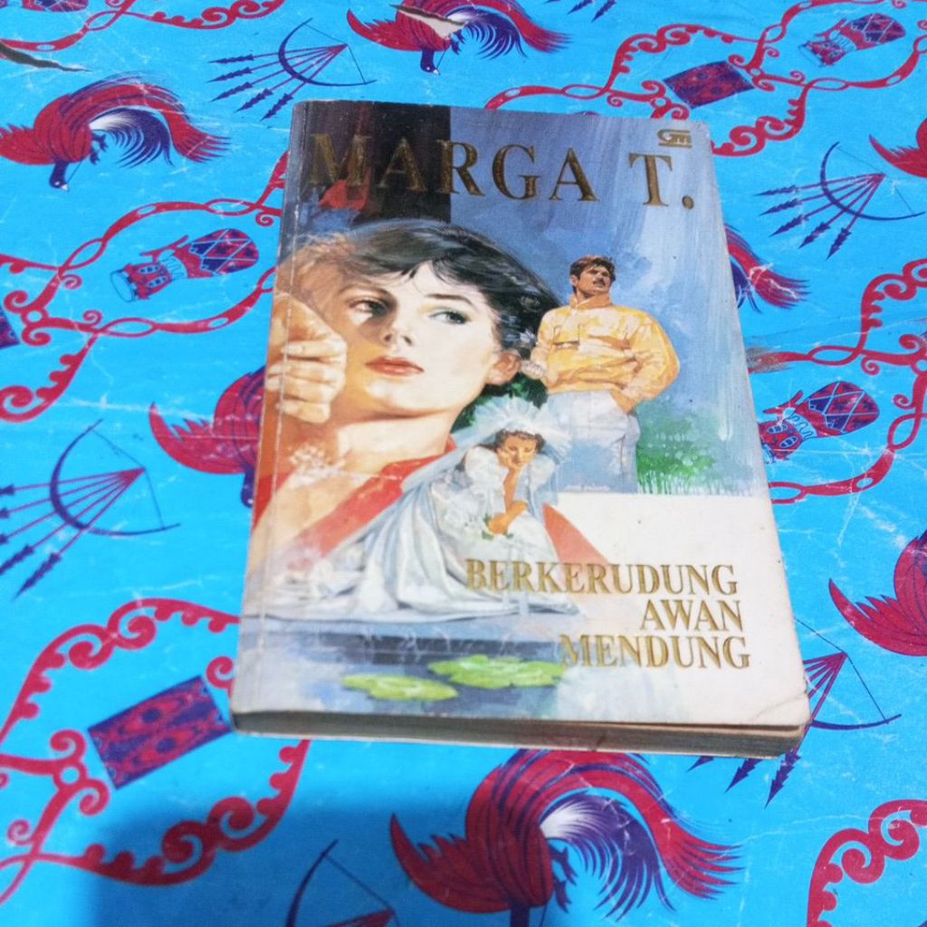 Novel Marga T - Berkerudung Awan mendung