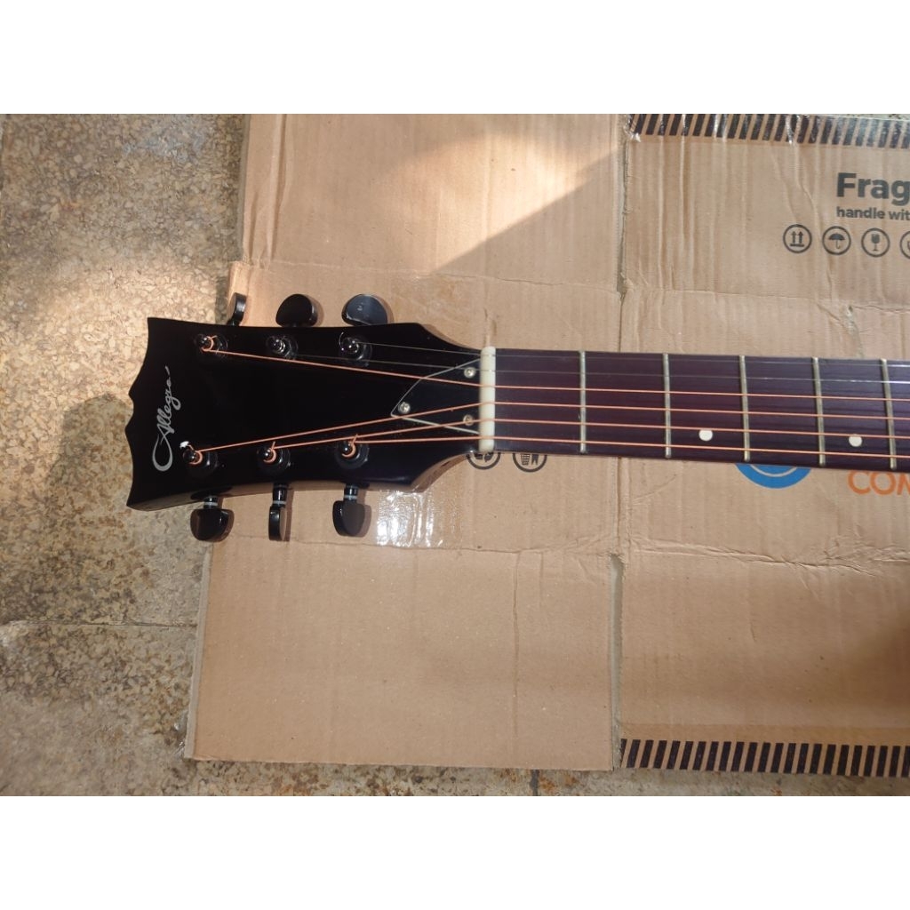 Gitar akustik allegro warna Hitam masih mulus