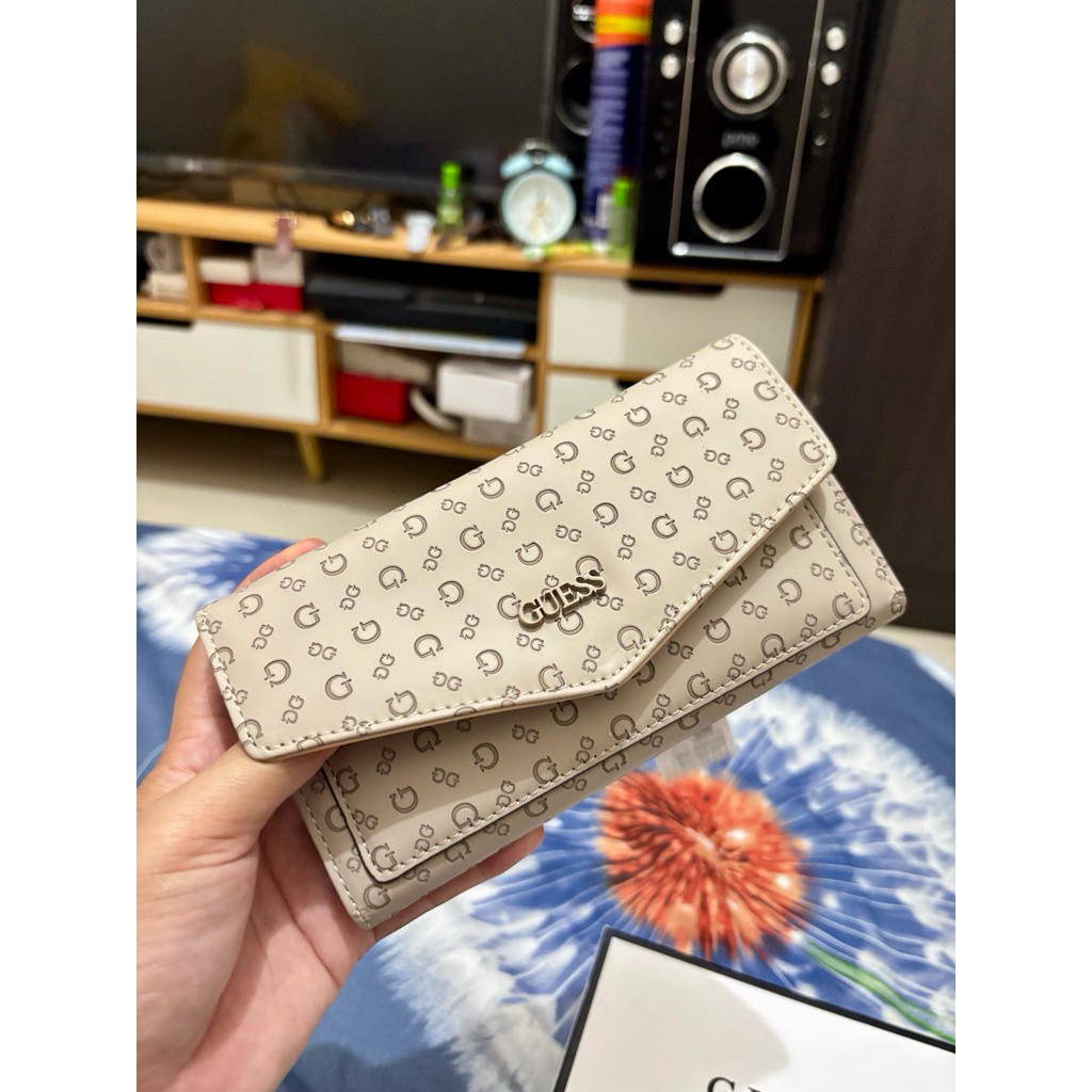Dompet Guess