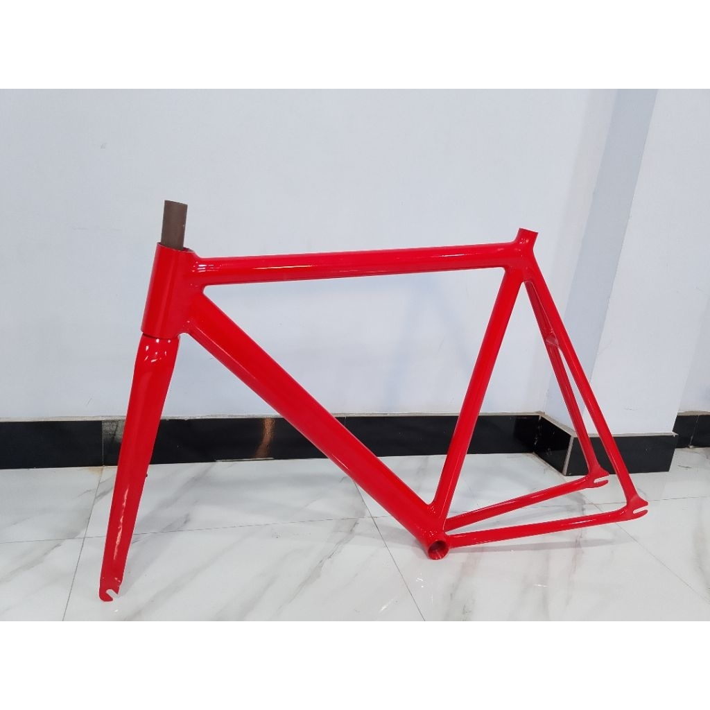 Frameset tsunami merah polosan