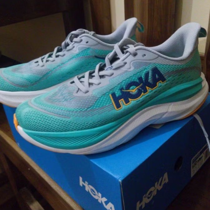 (Size 42) sepatu running second Hoka Skyflow