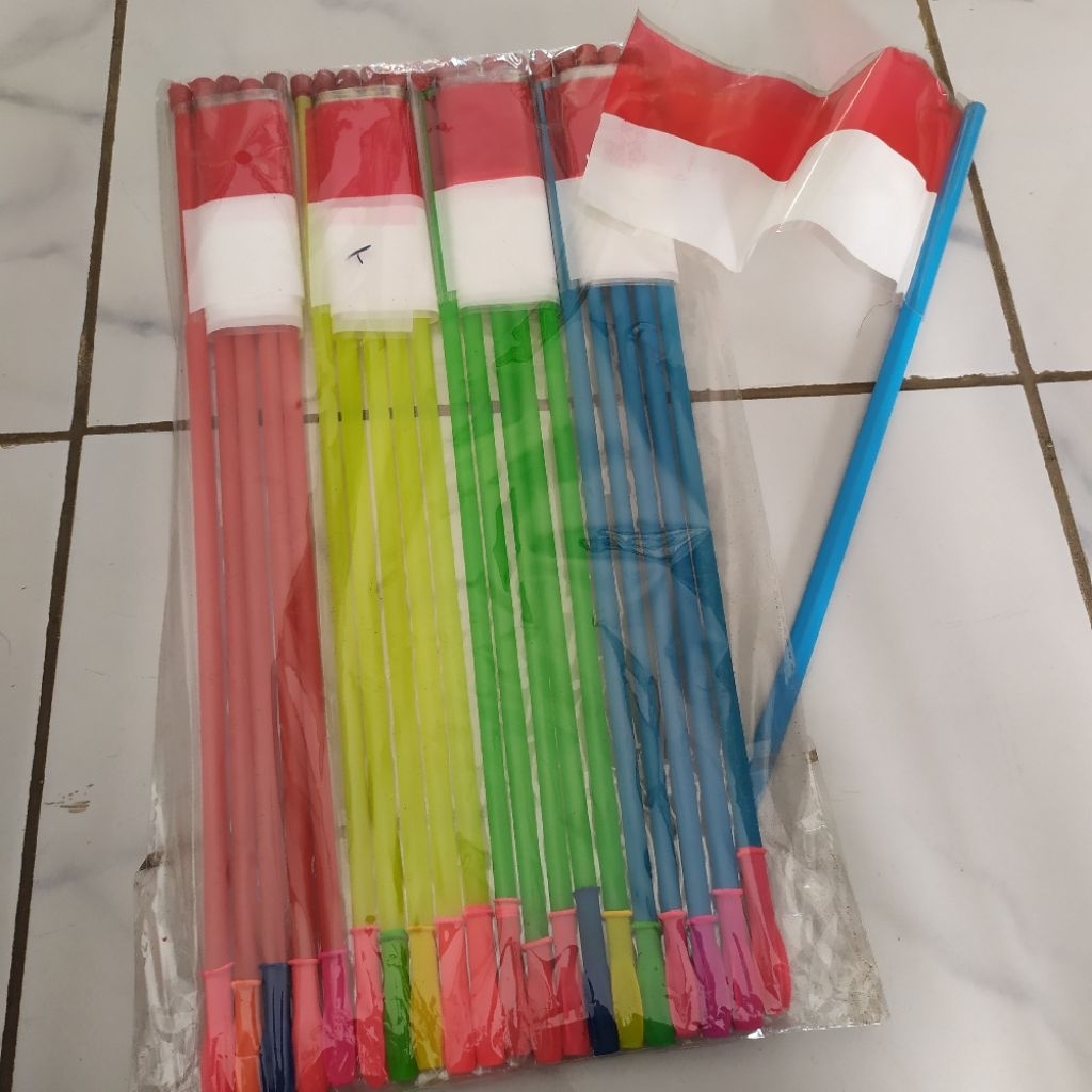 BENDERA PLASTIK/BENDERA PLASTIK PLUS GAGANG PLASTIK
