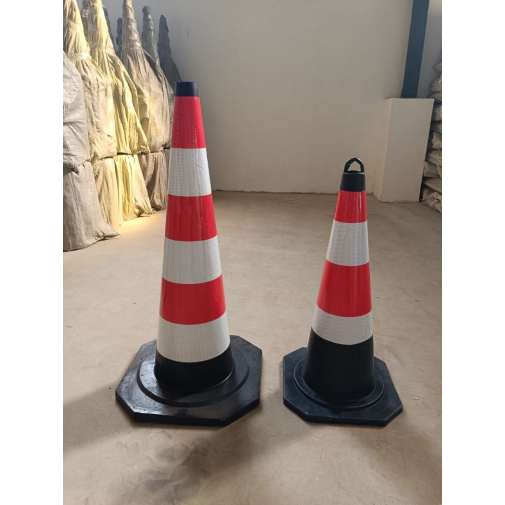 Rubber Traffic Cone Black 90cm / Traffic Cone Hitam PVC 90cm