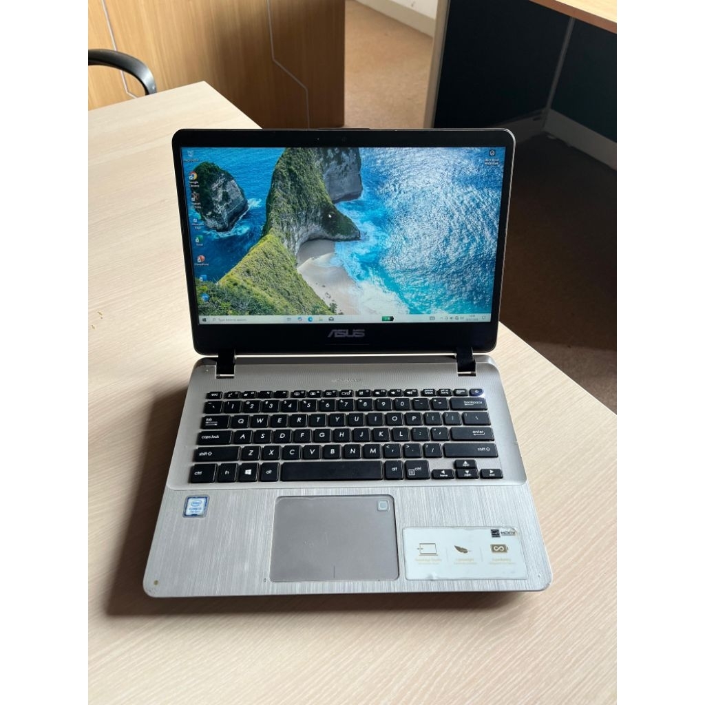 Asus vivobook 14-X407U