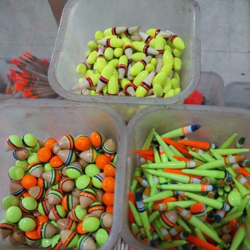 Pelampung pancing kayu kecil