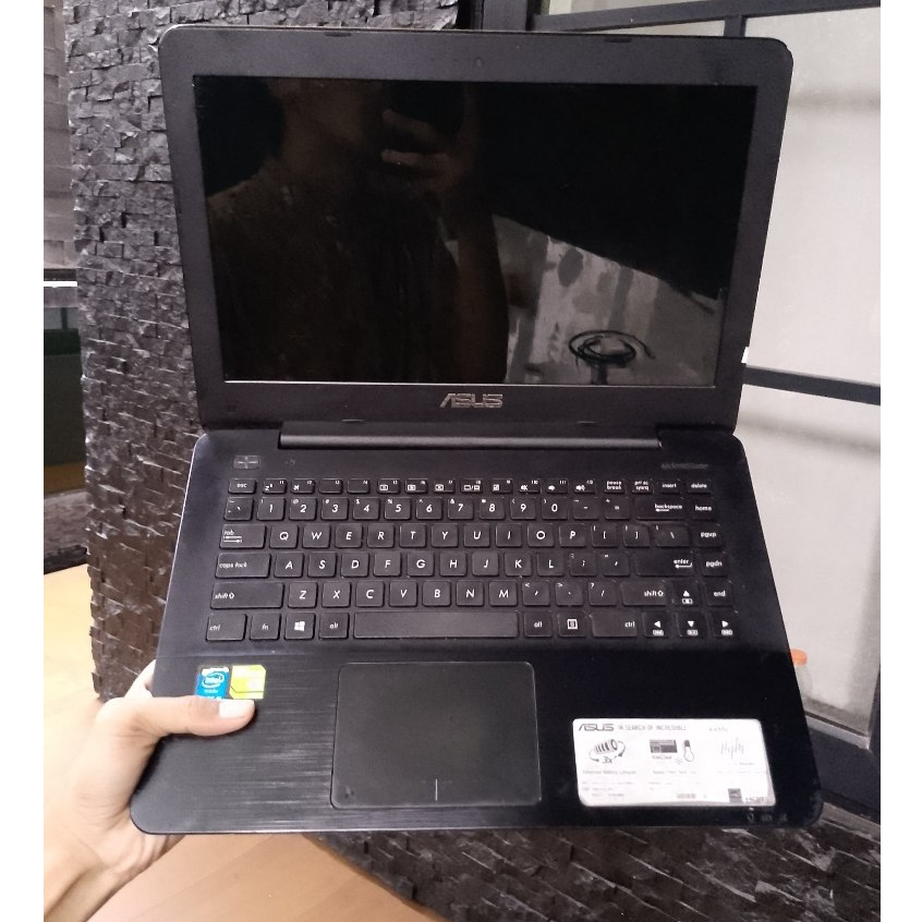ASUS X455LF — LAPTOP CORE i5 DENGAN DEDICATED GRAPHICS NVIDIA GEFORCE 930M Asus X455LF Intel Core i5
