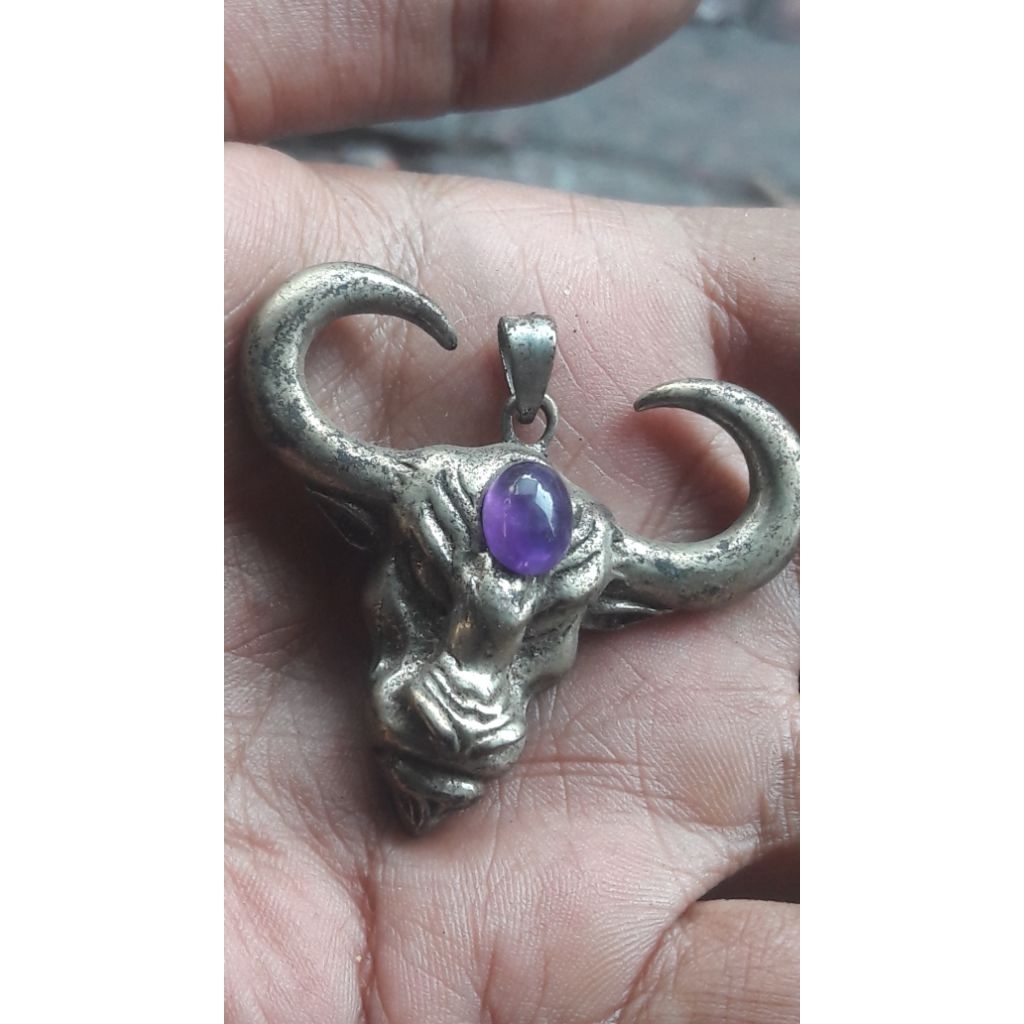 Liontin batu kecubung