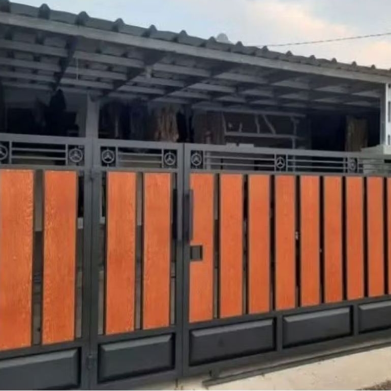 pintu pagar minimalis kombinasi woodplank