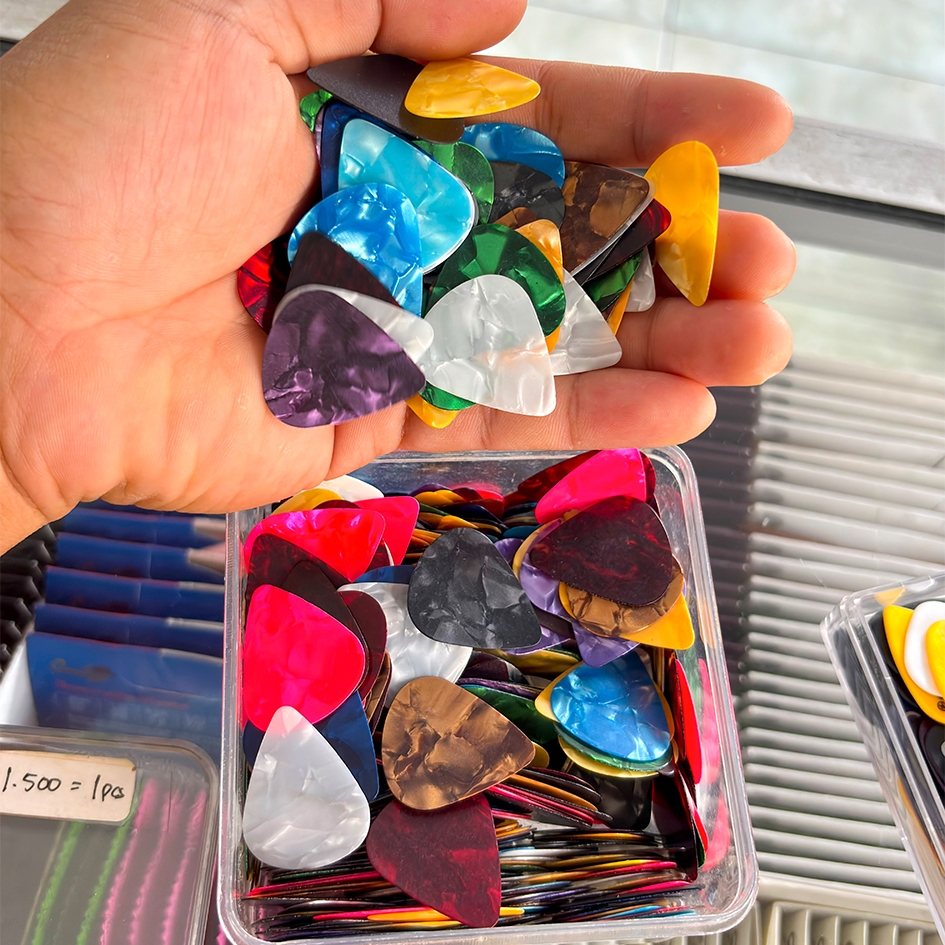 Pick Gitar Bahan Karbon pick gitar berkualitas pick gitar tebal pick gitar tipis pick gitar pearly