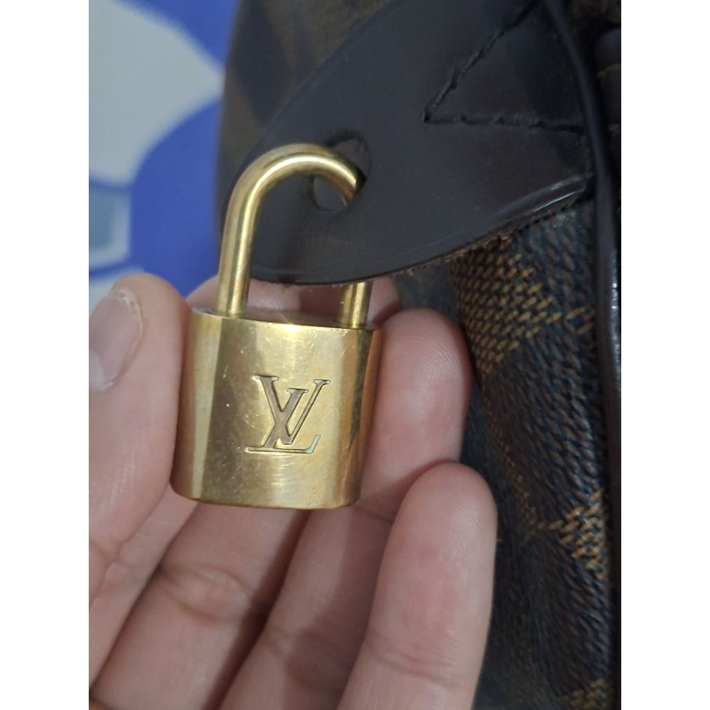 LV Damier Ebene Speedy 30 Preloved 2005