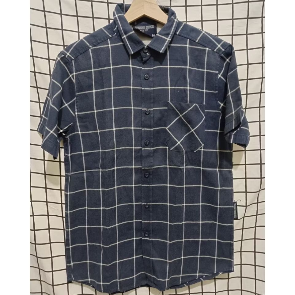 Kemeja Pria Kotak-kotak Size M by Wicked Stitch