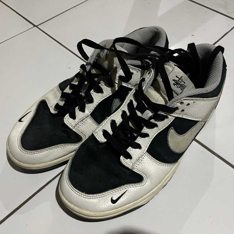 Sepatu Nike Dunk Low x Stussy