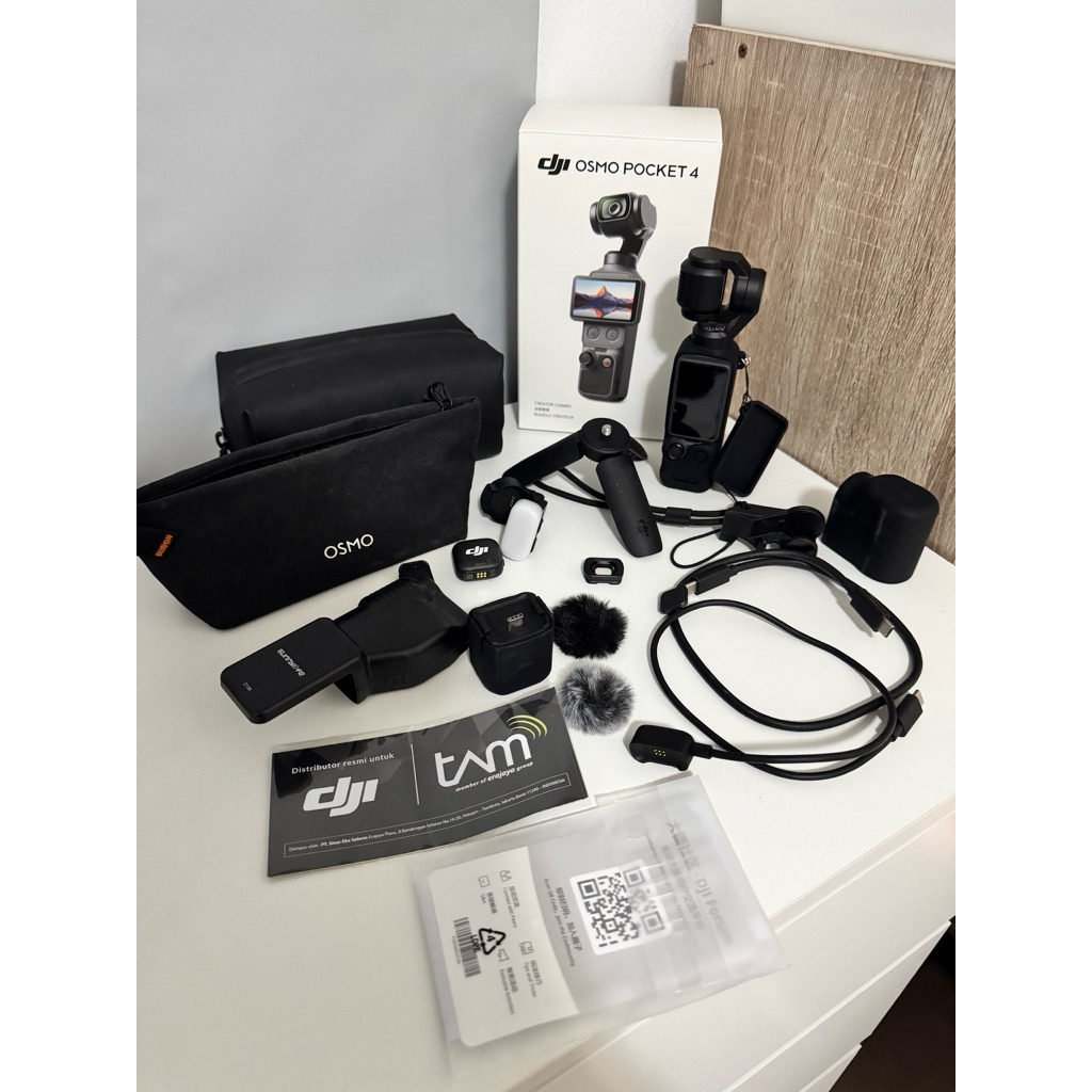 DJI Osmo Pocket 4 Creator Combo second