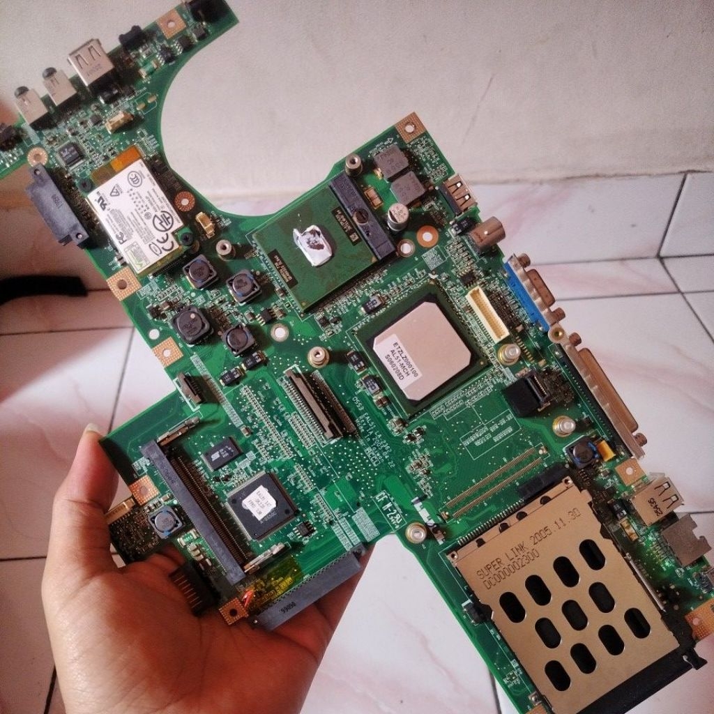 Motherboard laptop bekas Zyrex Cruiser MX 640 dan HP Compaq 6125