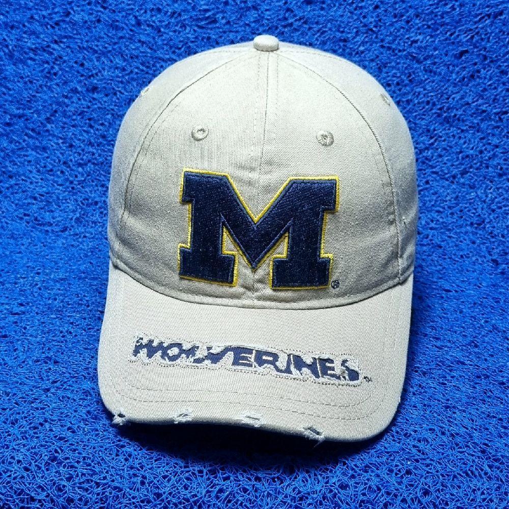 Topi Michigan Big Logo Ripped dengan Desain Wolverines yang Menarik