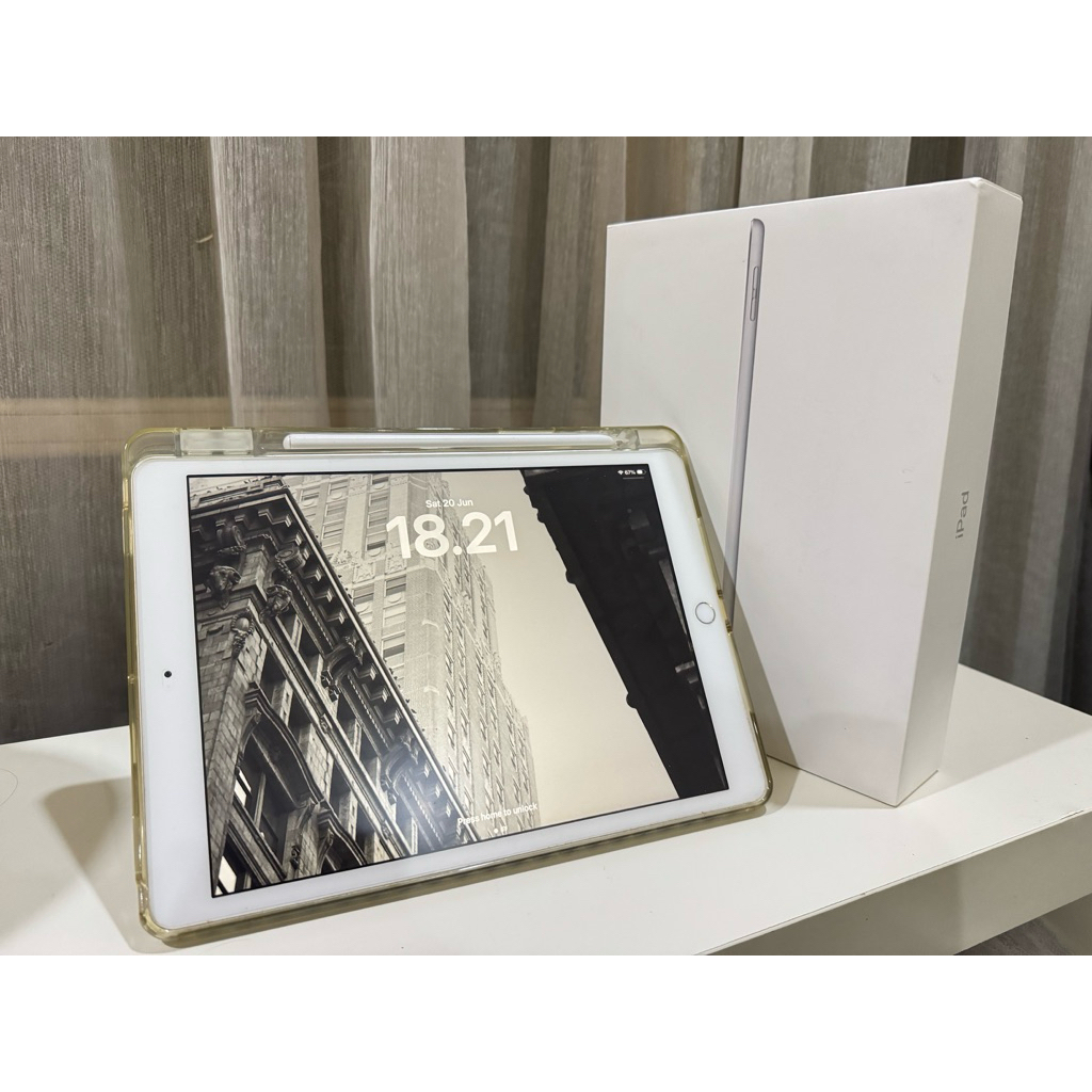 ipad 8th gen 128gb white preloved