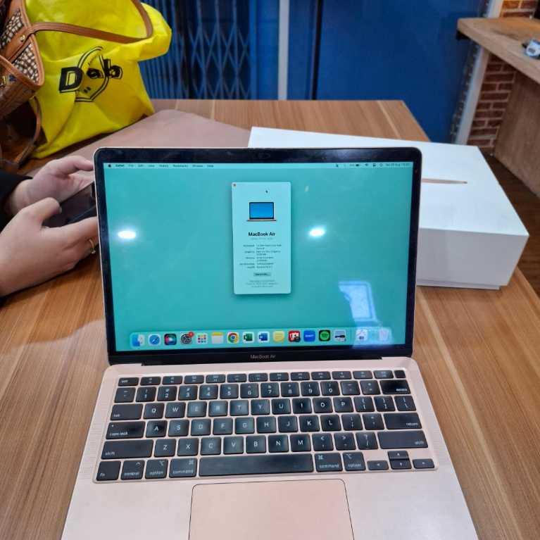MACBOOK AIR 2020 13 INCH