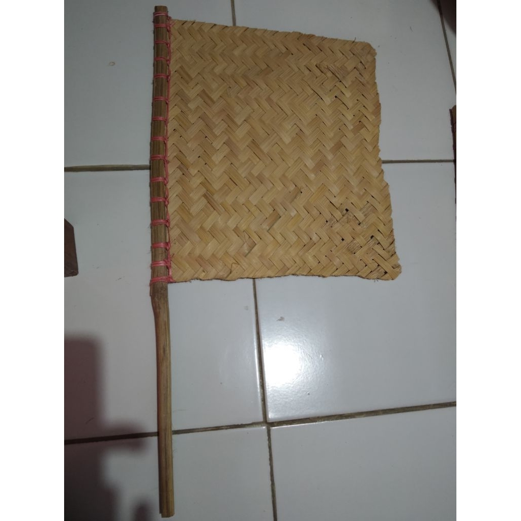 Kipas Bambu Polos Ilir Tangan Tradisional Anyaman Bambu Ukuran Sesuai Foto