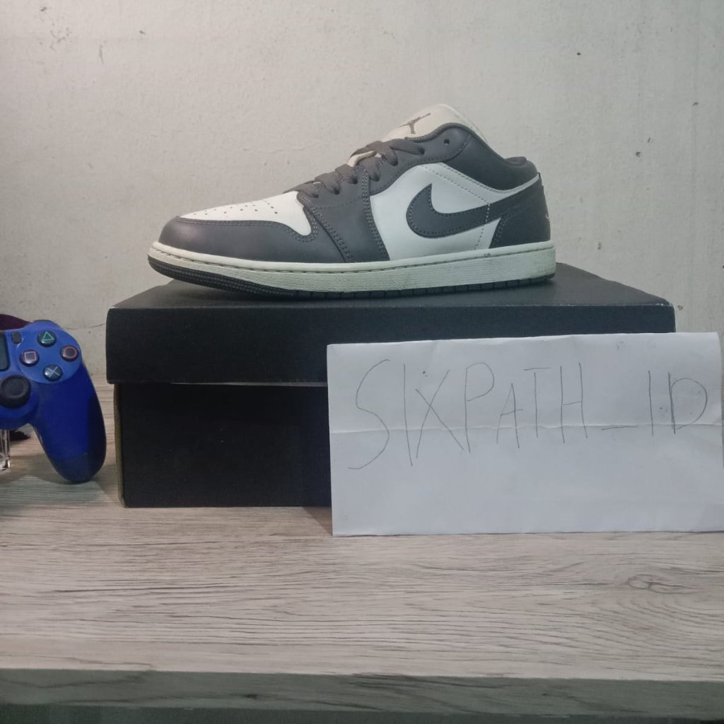 Sepatu Jordan 1 low Abu-abu putih