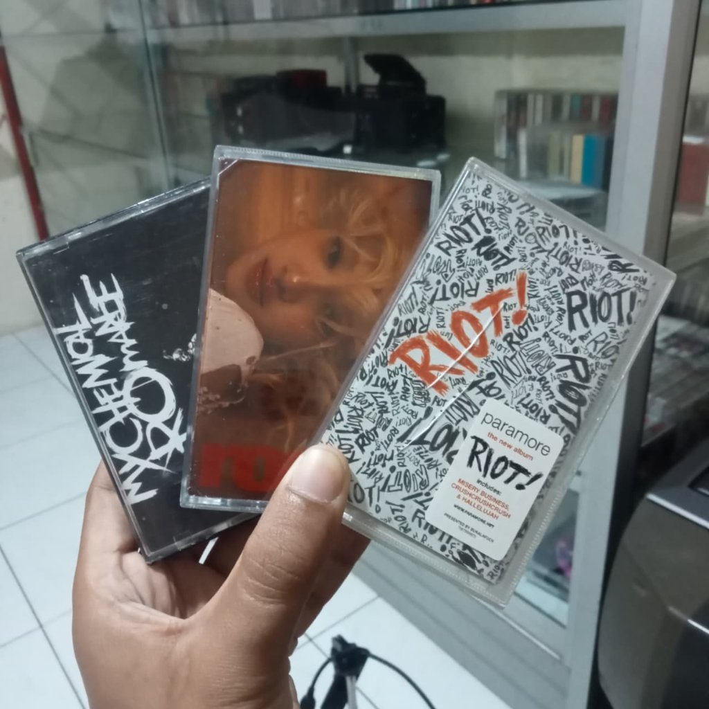 [USED ITEMS] Kaset Pita Bootleg - My Chemical Romance - The Black Parade - Paramore - Riot - Rose