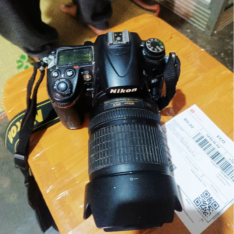nikon d7000 dslr semipro lensa kit18-105 minus lcd