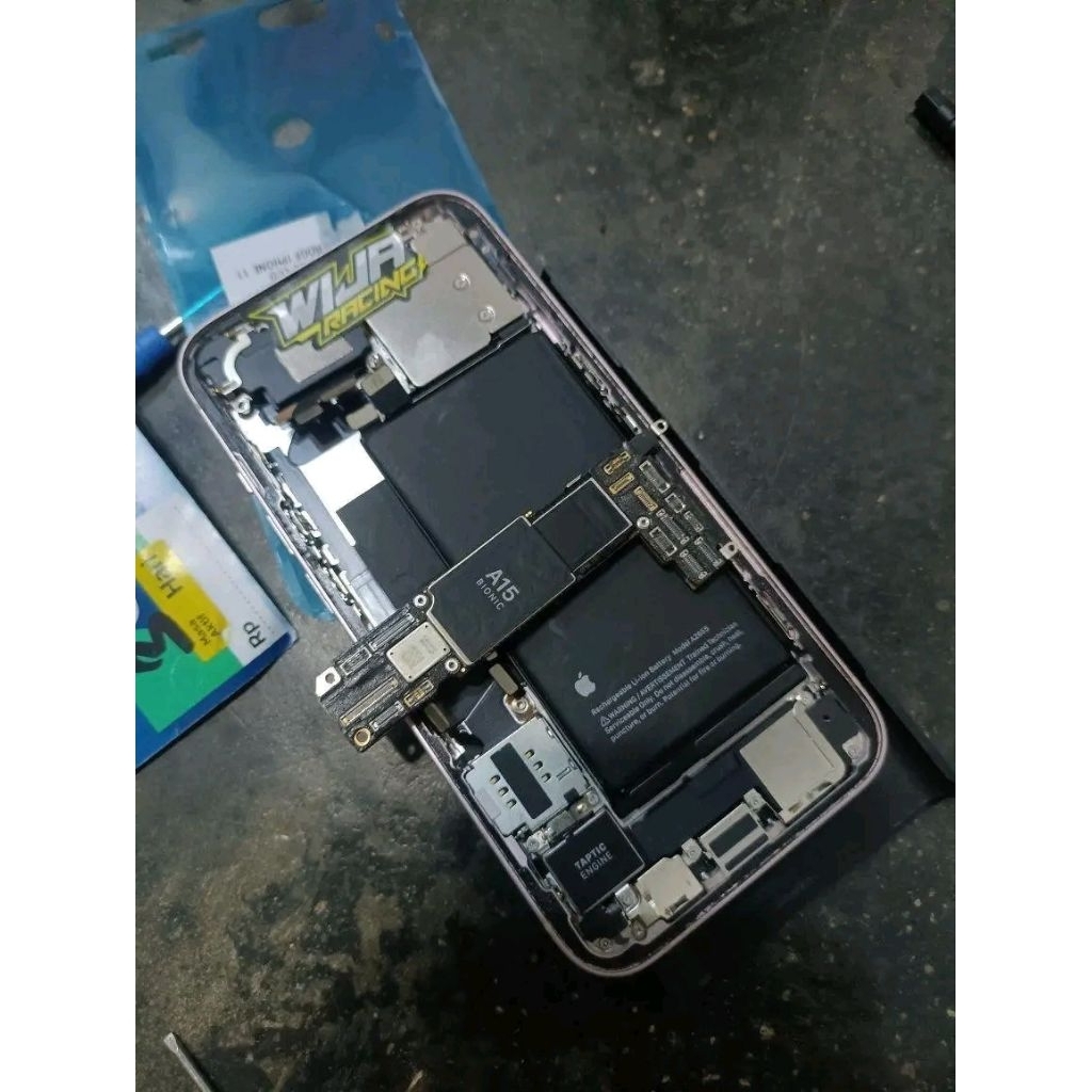 mesin iPhone 13 lock iCloud