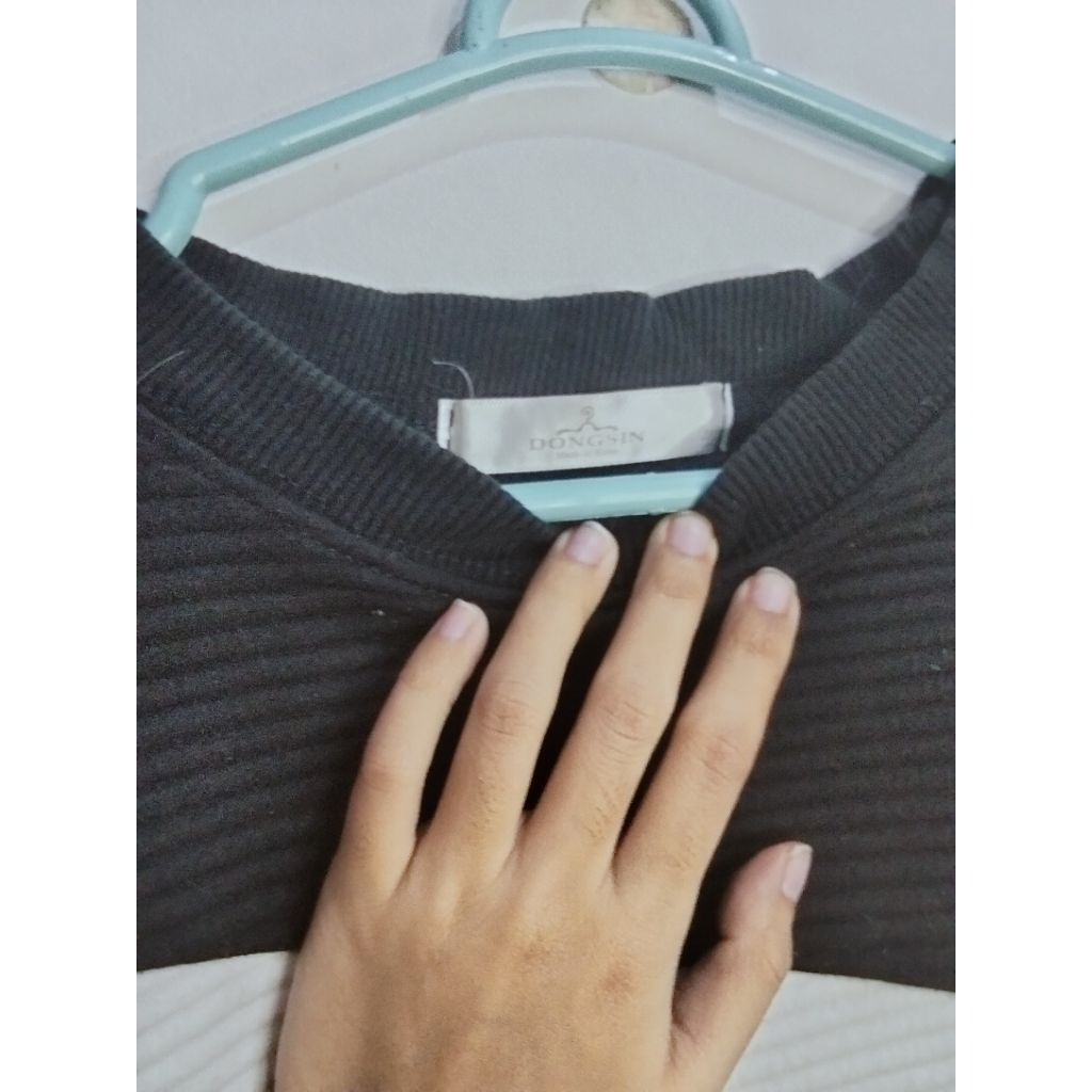 Sweater Rajut Wanita Lengan Panjang Leher V Warna Hitam Dongsin