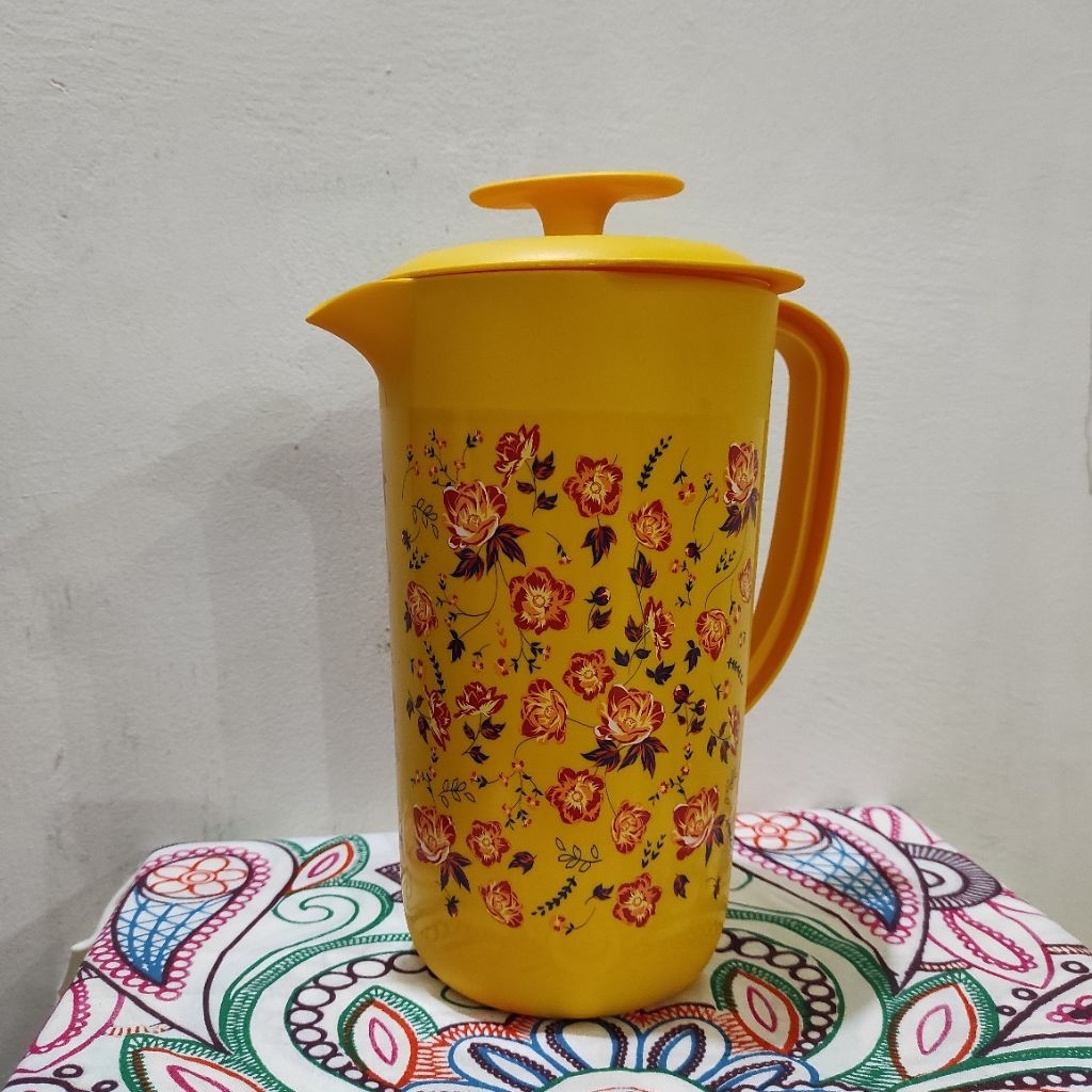Tupperware Rosetta Pitcher 2 Liter Warna Kuning Teko Asli 100% Original
