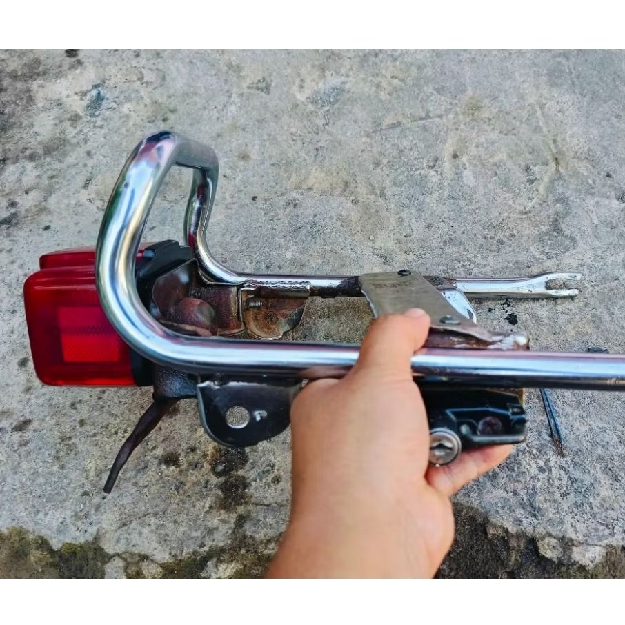 BEGEL BEHEL PLANGER BELAKANG YAMAHA L2 SUPER SEET STOPLAMPD LAMPU BELAKANG YAMAHA L2 SUPER ORIGINAL 