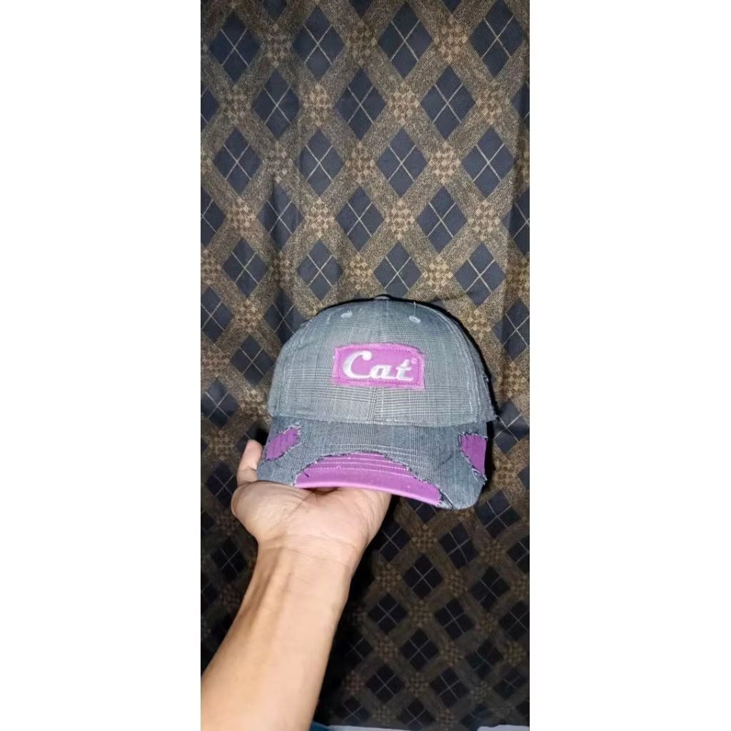 Topi Caterpillar Ripped y2k