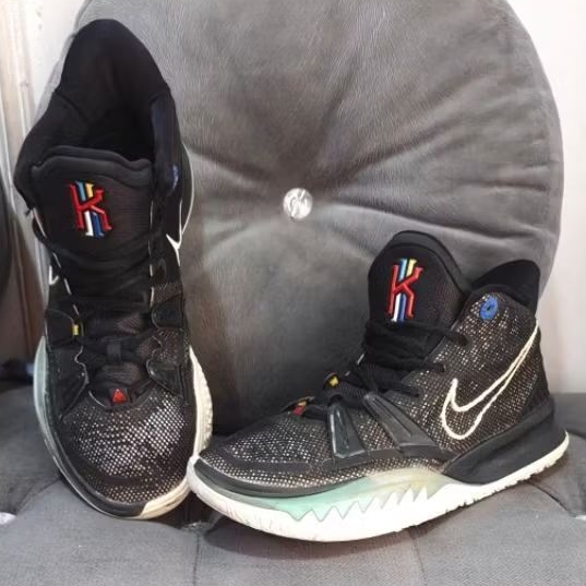 Nike Kyrie 7. Size 42 insole 26.5cm. (SECOND)