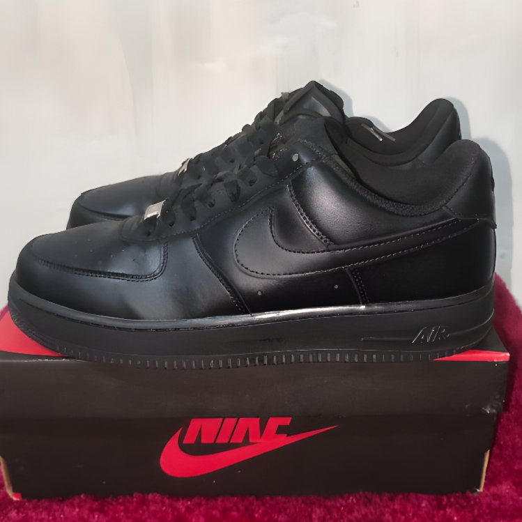 NIKE AF1 TRIPLE BLACK SZ 43