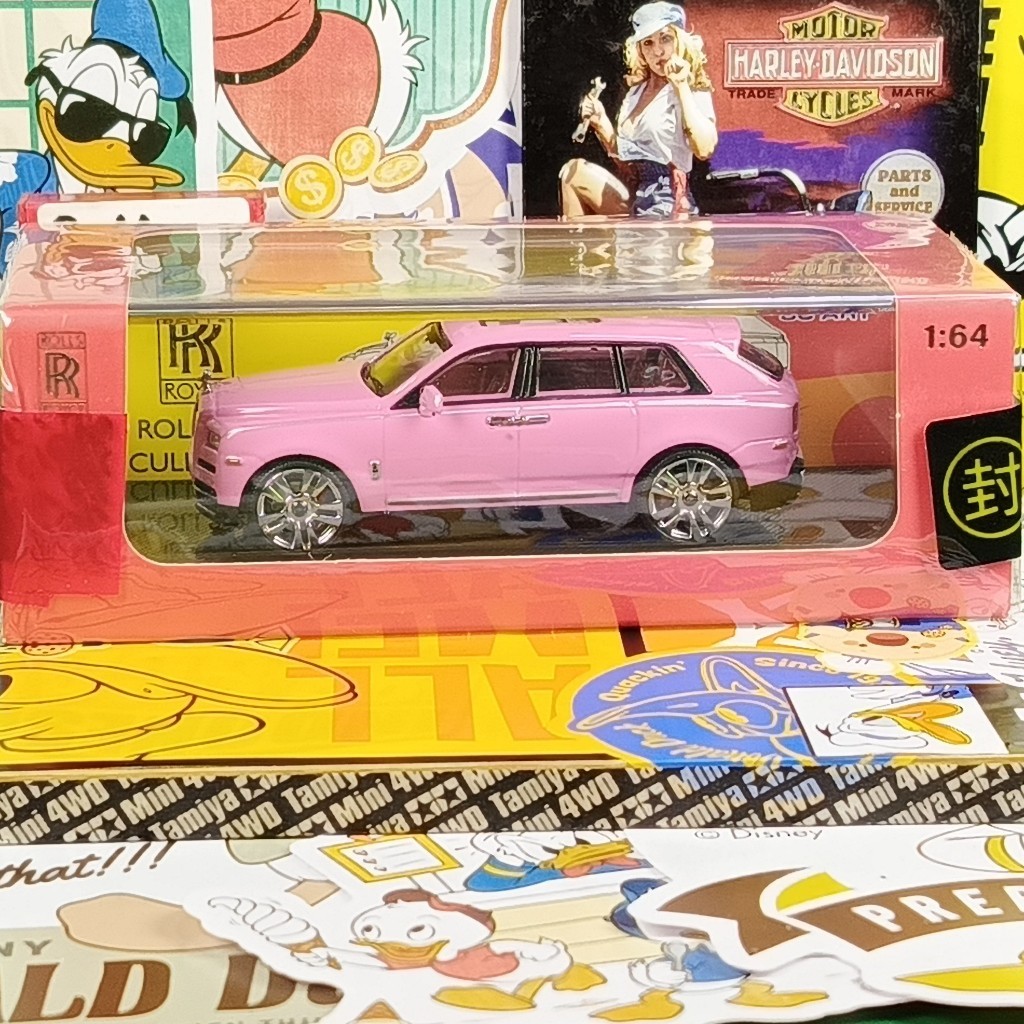 SCA Rolls Royce Cullinan pink small car art diecast 1 64
