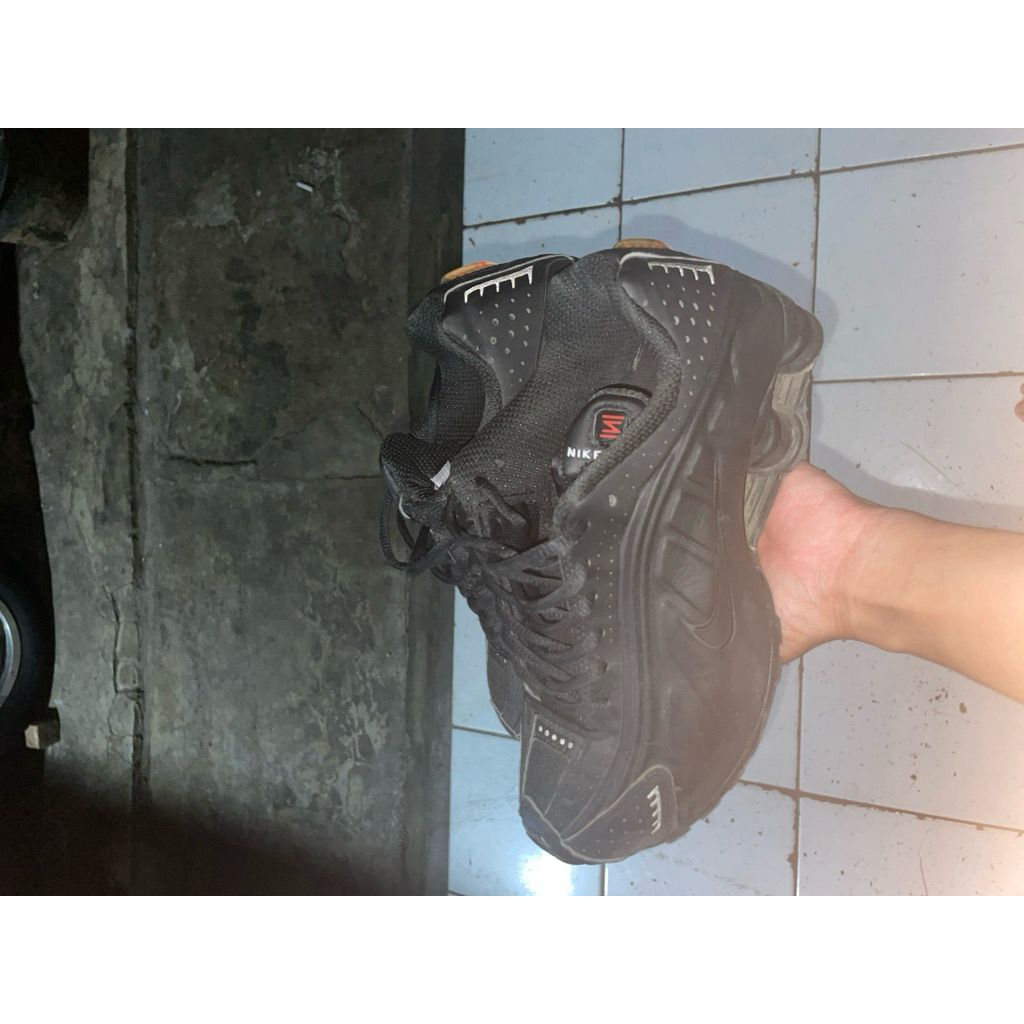 nike shox r4