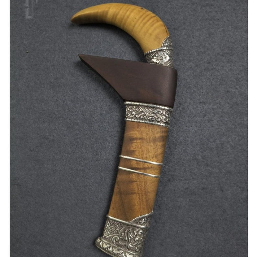 Badik Makasssar Ekslusif -  Pamor Cantik - Ornamen Perak