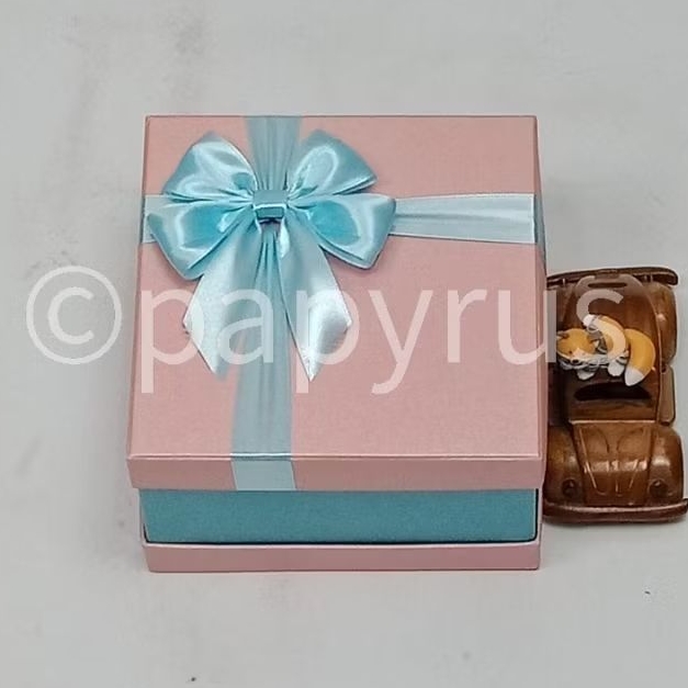 

PAPYRUS Sandwich 17,5x17,5 Tinggi 10cm Kotak Kado Gift Box Hardbox Hampers Hadiah V1