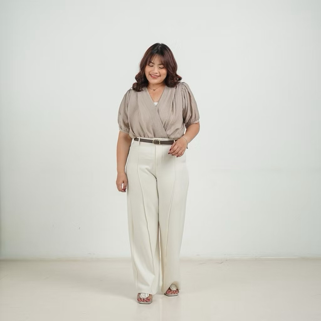 PRELOVED - [Tutuloph] Lumi Blouse | Atasan Blouse Lengan Pendek Wanita | V - NECK Top